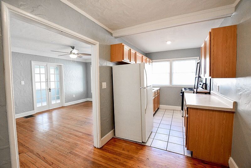 1st image of 718 E Harwood St APT 2