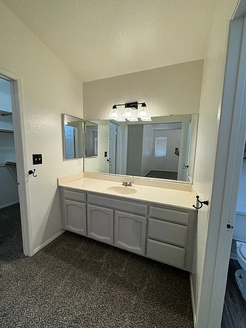 3 bed, 1203 sqft, $2,020 — Photo 4