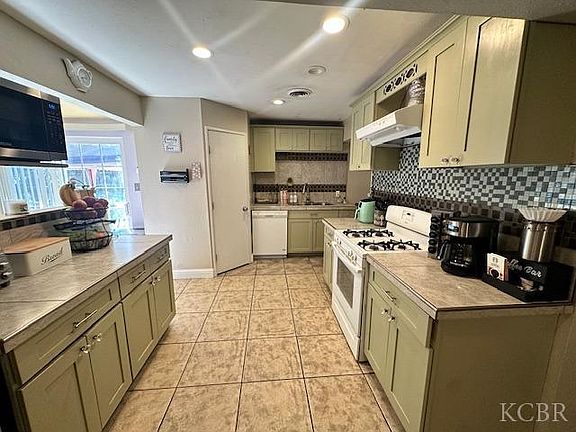 3rd image of 175 E Encore Dr