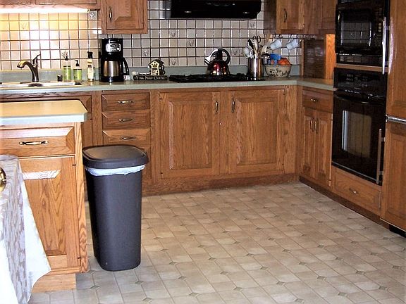 Eat-in Kitchen
