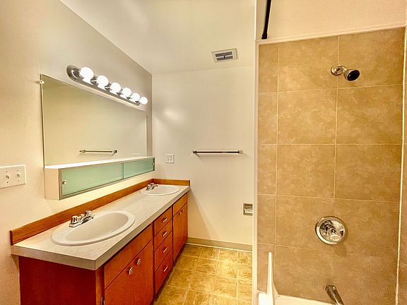 5th image of 15621 4th Ave S #16