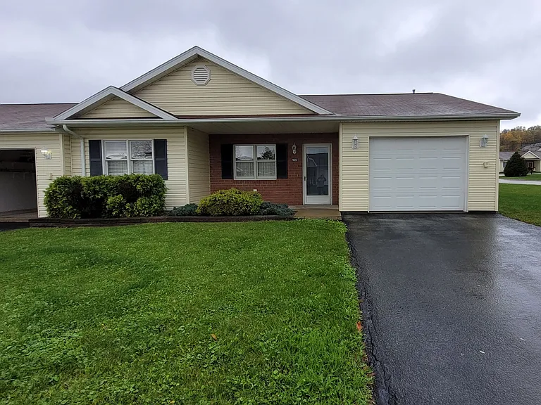 100 Sterling Hills Dr — Photo 3
