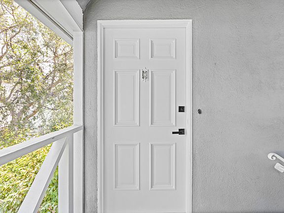 4th image of 1208 E Glenoaks Blvd #7