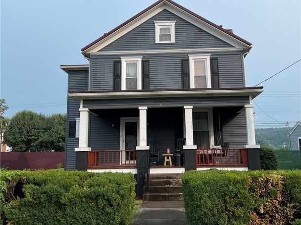 911 Grandview Ave, Matamoras, OH 45767