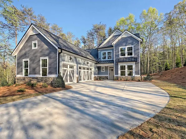 220 Northern Spy Dr, Clarkesville, GA 30523