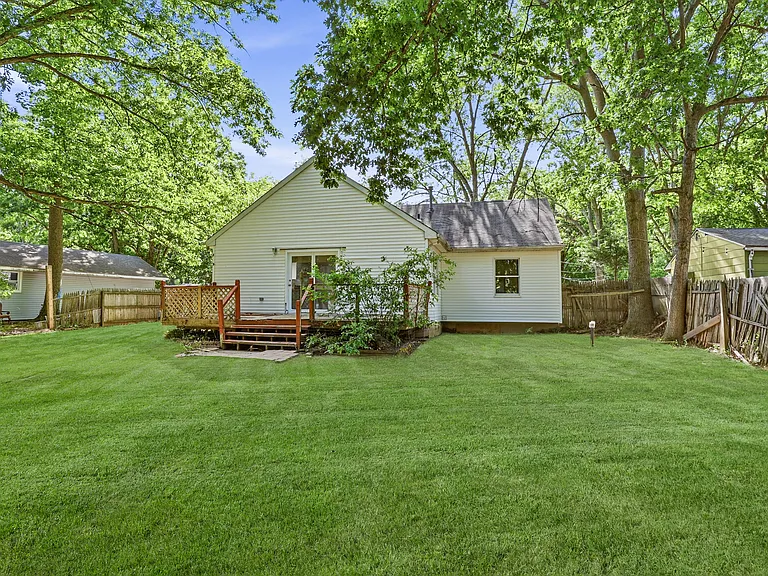 1305 Marshall St — Photo 23
