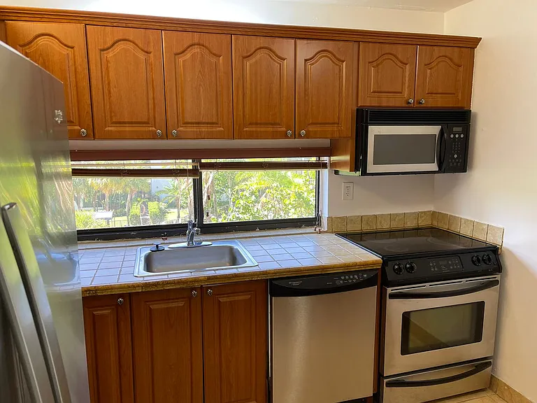 17011 N Bay Rd #412 — Photo 3