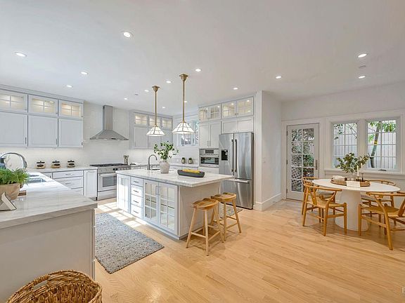 5th image of 216 Laurel Avenue