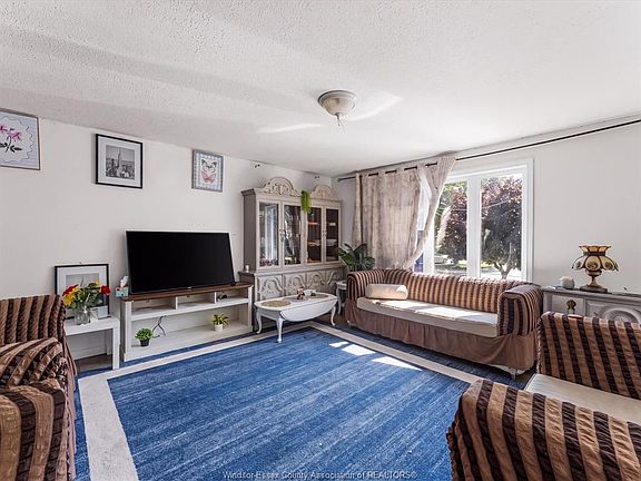 3rd image of 75 Sutton Dr