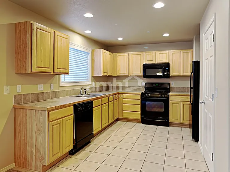 6360 S White Cliff Ave — Photo 3