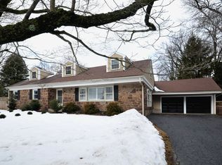 901 Coopertown Rd, Bryn Mawr, PA 19010