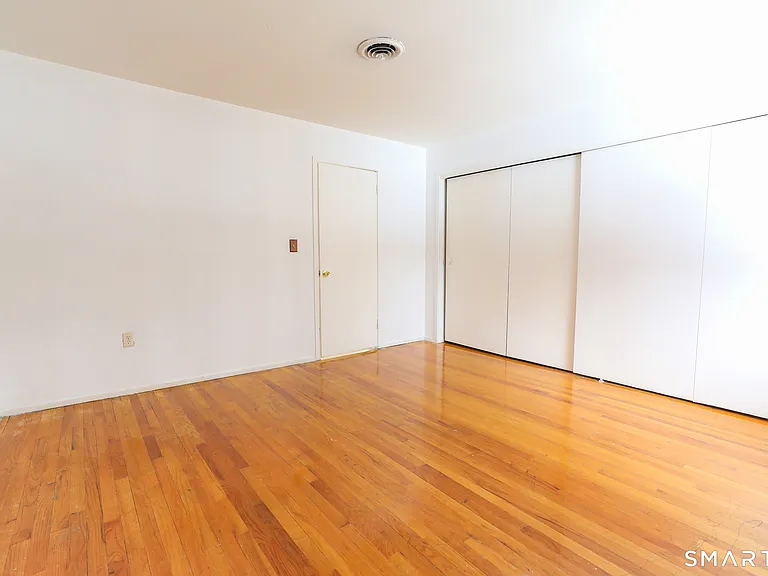 1 Camelot Dr #2 — Photo 14