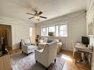 929 W Cornelia Ave APT 2B, Chicago, IL 60657