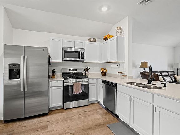 3rd image of 3880 Ada Ave