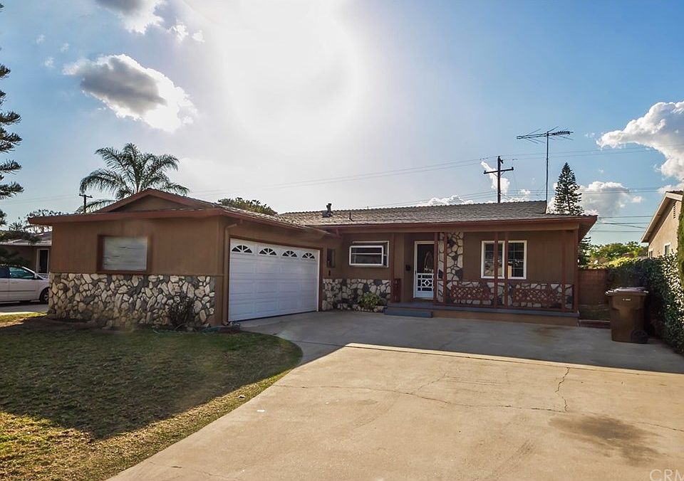 1st image of 807 N Acacia Ave