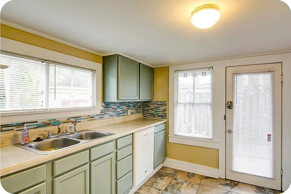 2 bed, 800 sqft, $2,750 — Photo 3