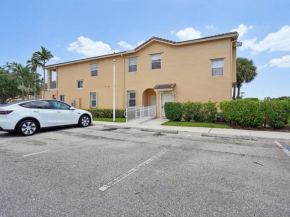4th image of 2923 Crestwood Terrace #5104