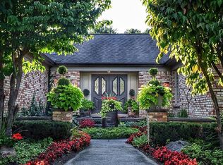 3700 Collins Rd, Oakland, MI 48363