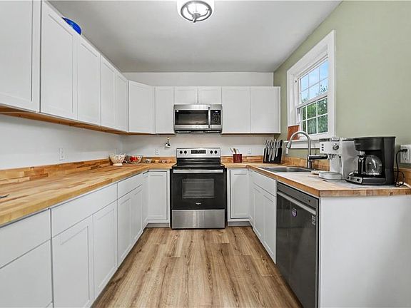 4th image of 23213 Railroad Ave