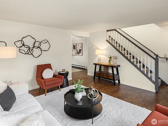 4th image of 5055 7th Avenue NE