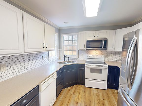 3rd image of 1636 Harper Spring Dr