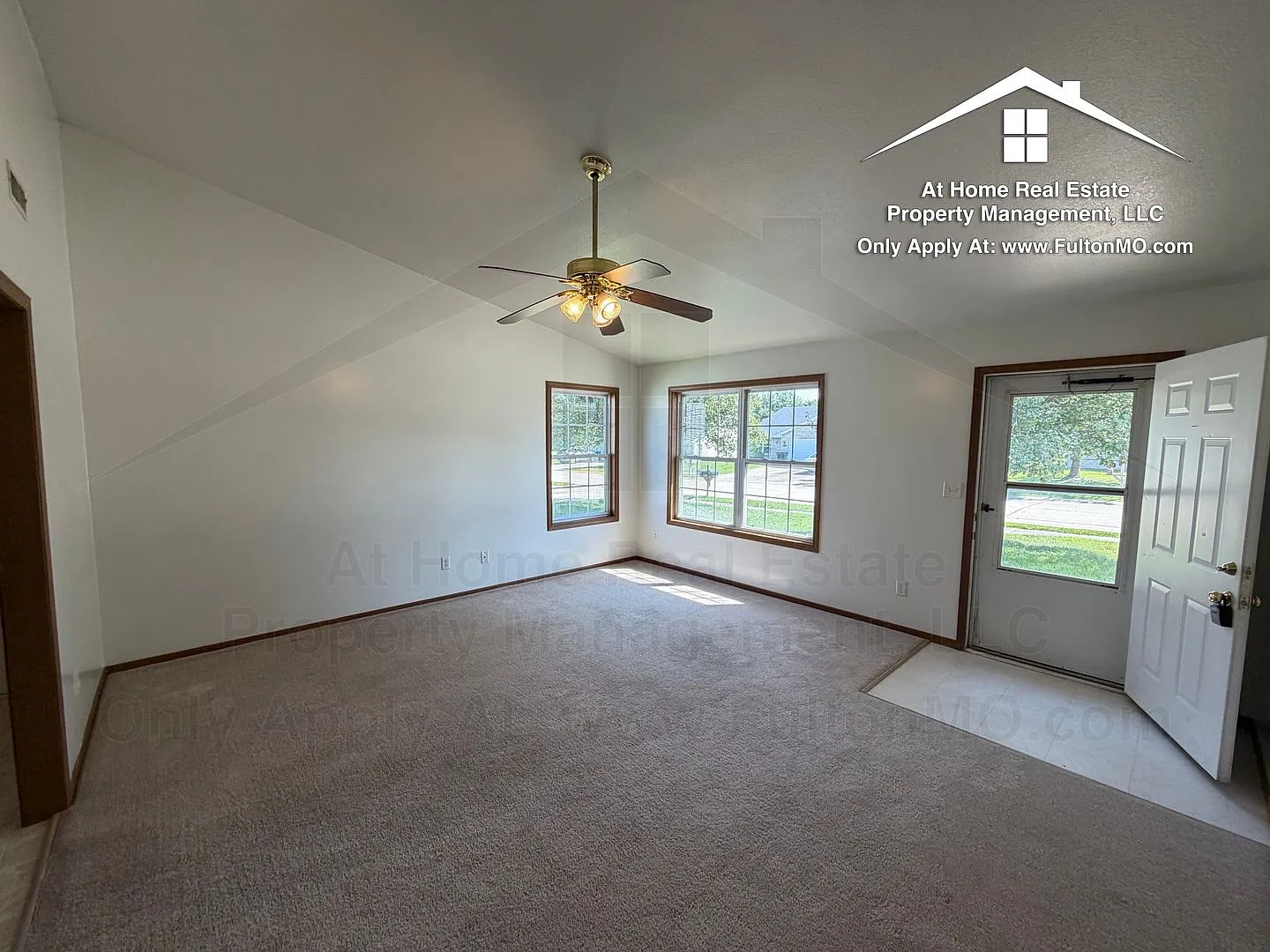 Porter Place 27052707 Duplex — Photo 2