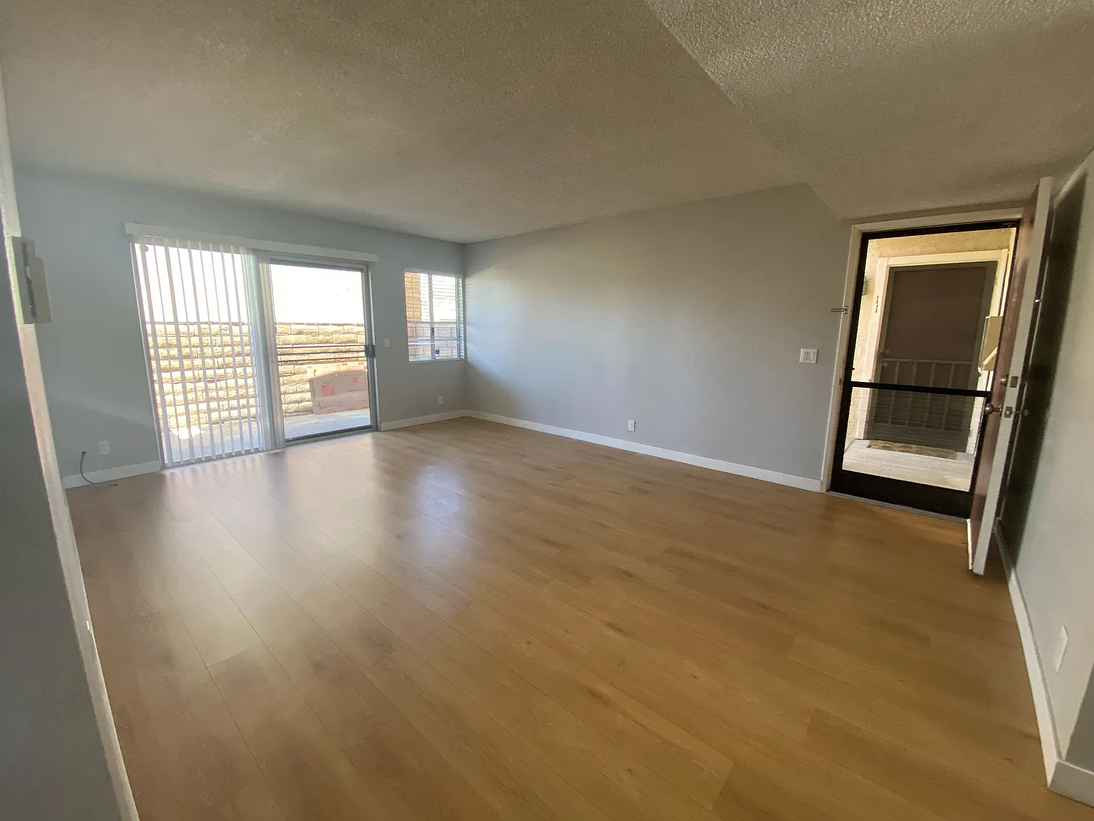 2 bed, 881 sqft, $2,450 — Photo 4