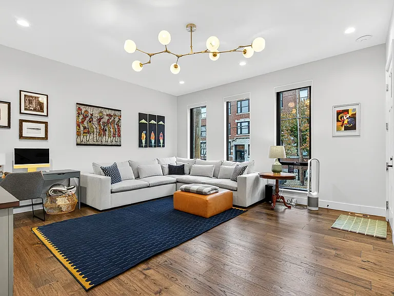 215 N Sarah St #7 — Photo 2