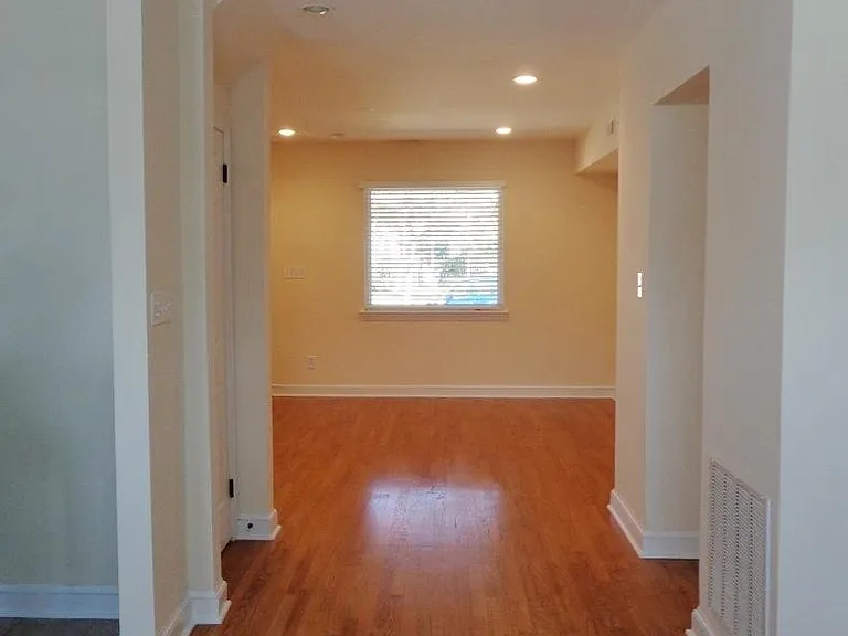 1519 Montana Ave NE — Photo 3