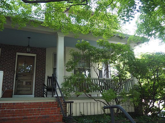 2nd image of 1415 N Van Buren St #1