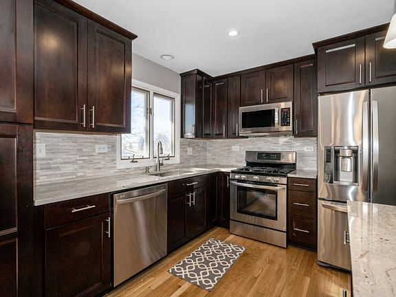 5th image of 907 E Ironwood Dr
