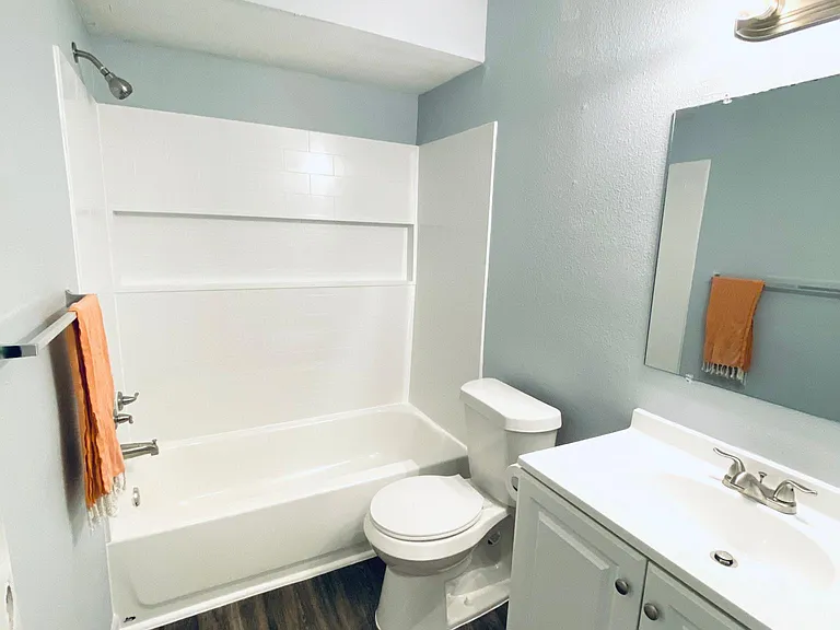 Upstairs bathroom again.