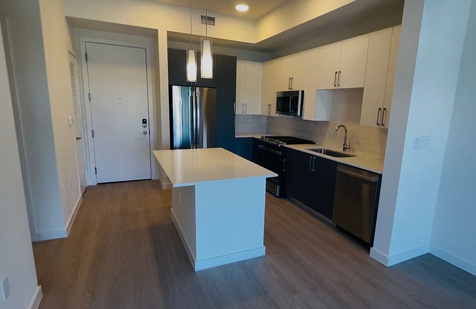 1st image of 19905 Biscayne Blvd #708