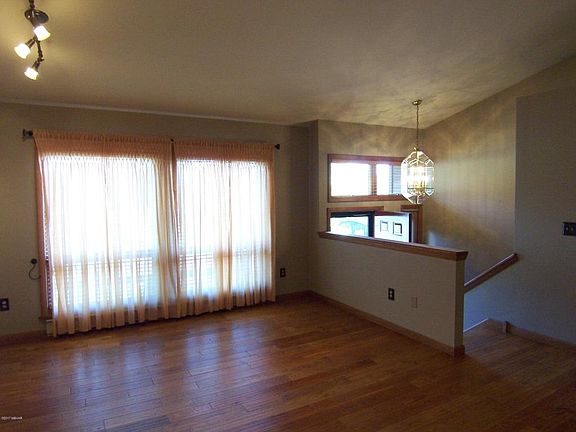 5th image of 1150 W 8th Ave