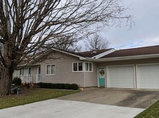 608 Columbus St, Pella, IA 50219