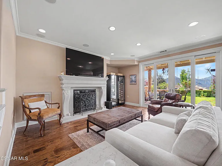 520 Ravensbury St — Photo 5