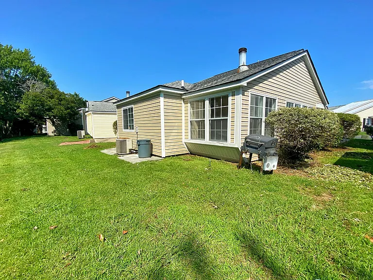 315 Lyons Cove Dr — Photo 2