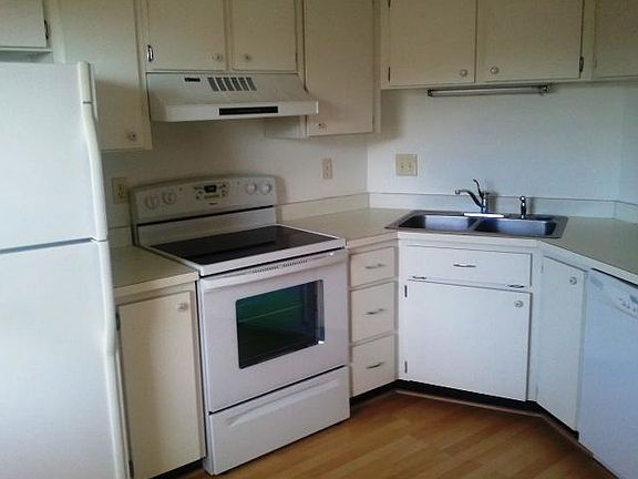 2nd image of 8699 Bardmoor Blvd APT 305