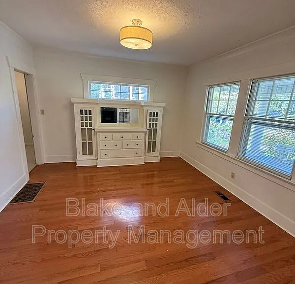 2825 NE 27th Ave — Photo 2