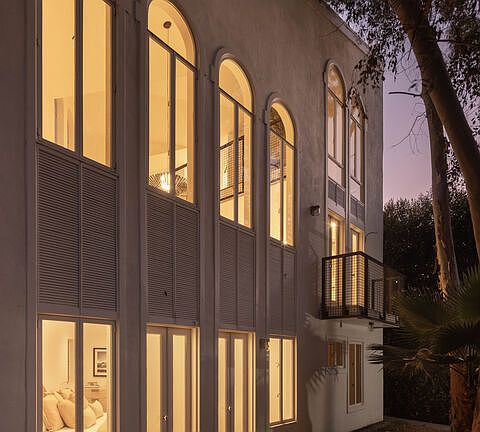 3rd image of 2027 Oakwood Ave