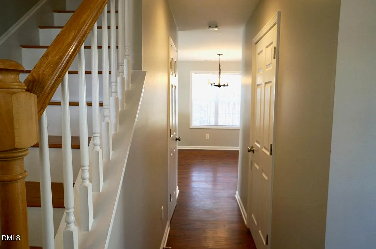 3 bed, 2.5 bath, 1656 sqft, $1,850 — Photo 2