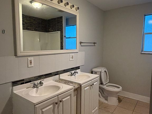 5th image of 2204 N Orange Ave