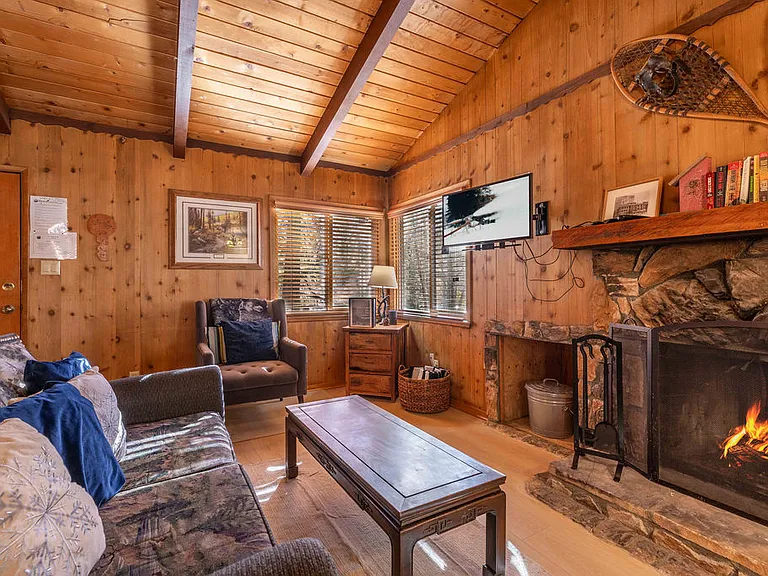 42548 Cougar Rd — Photo 2