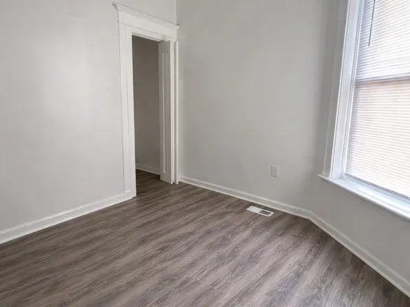 4533 W Gladys Ave #1, Chicago, IL 60624