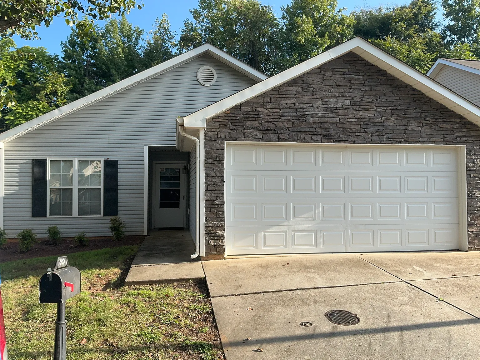 3 bed, 2.0 bath, 1458 sqft, $1,880 — Photo 1
