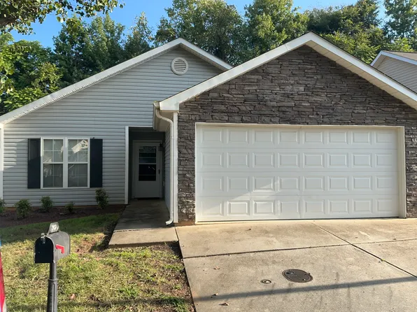 207 Charlotte Ct, Winston Salem, NC 27103