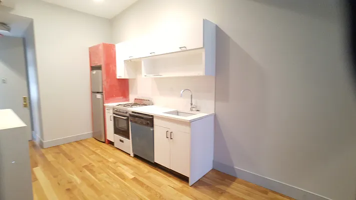 Rented by Evergreen Apartments BK | media 16