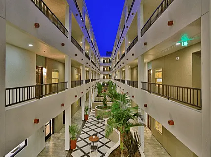 Oasis at Lake Encino — Photo 45