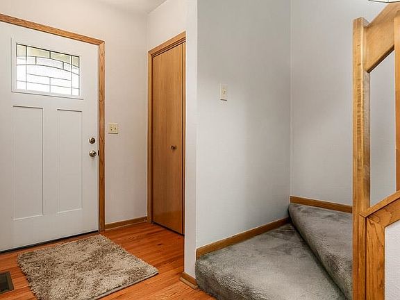 3rd image of 4996 Zenith Pkwy
