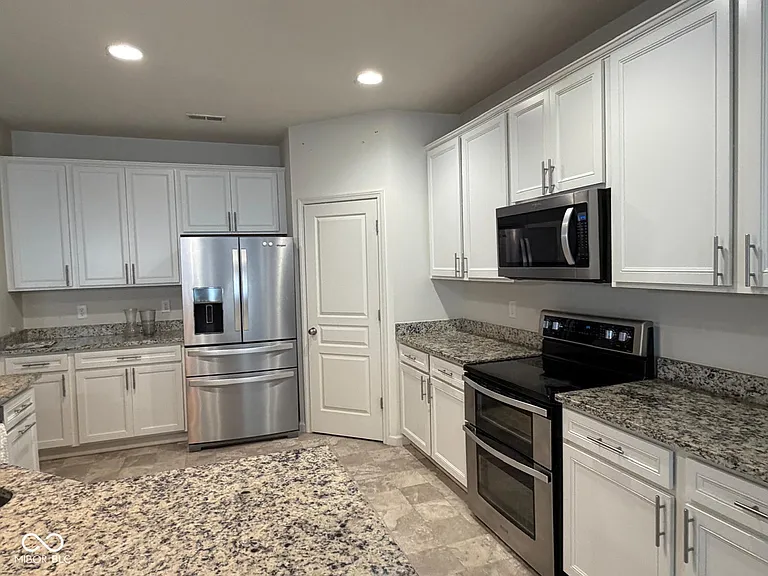 1190 Sunset Blvd — Photo 4